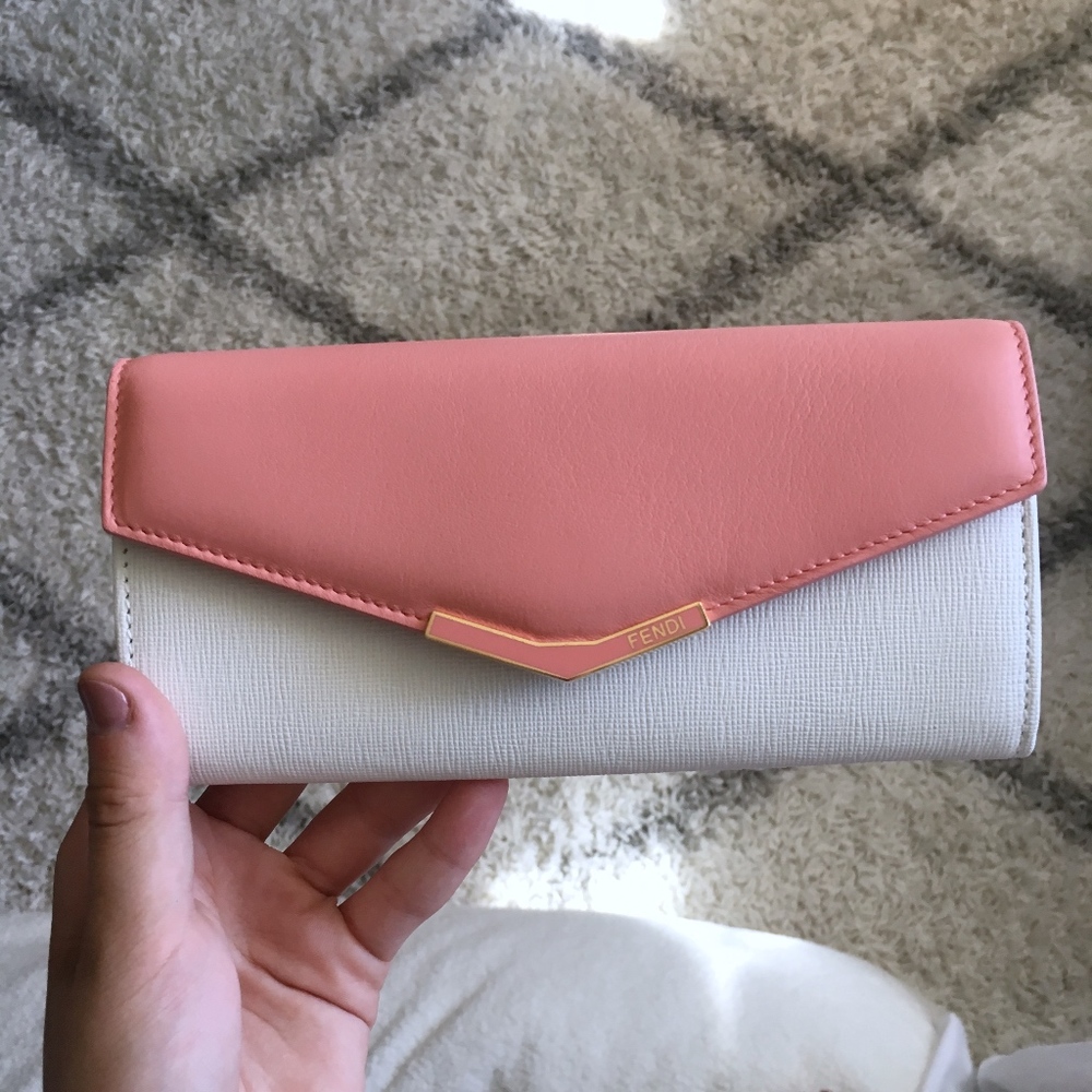 LAST CHANCE - NWT Pink/White Fendi 2Jours Wallet